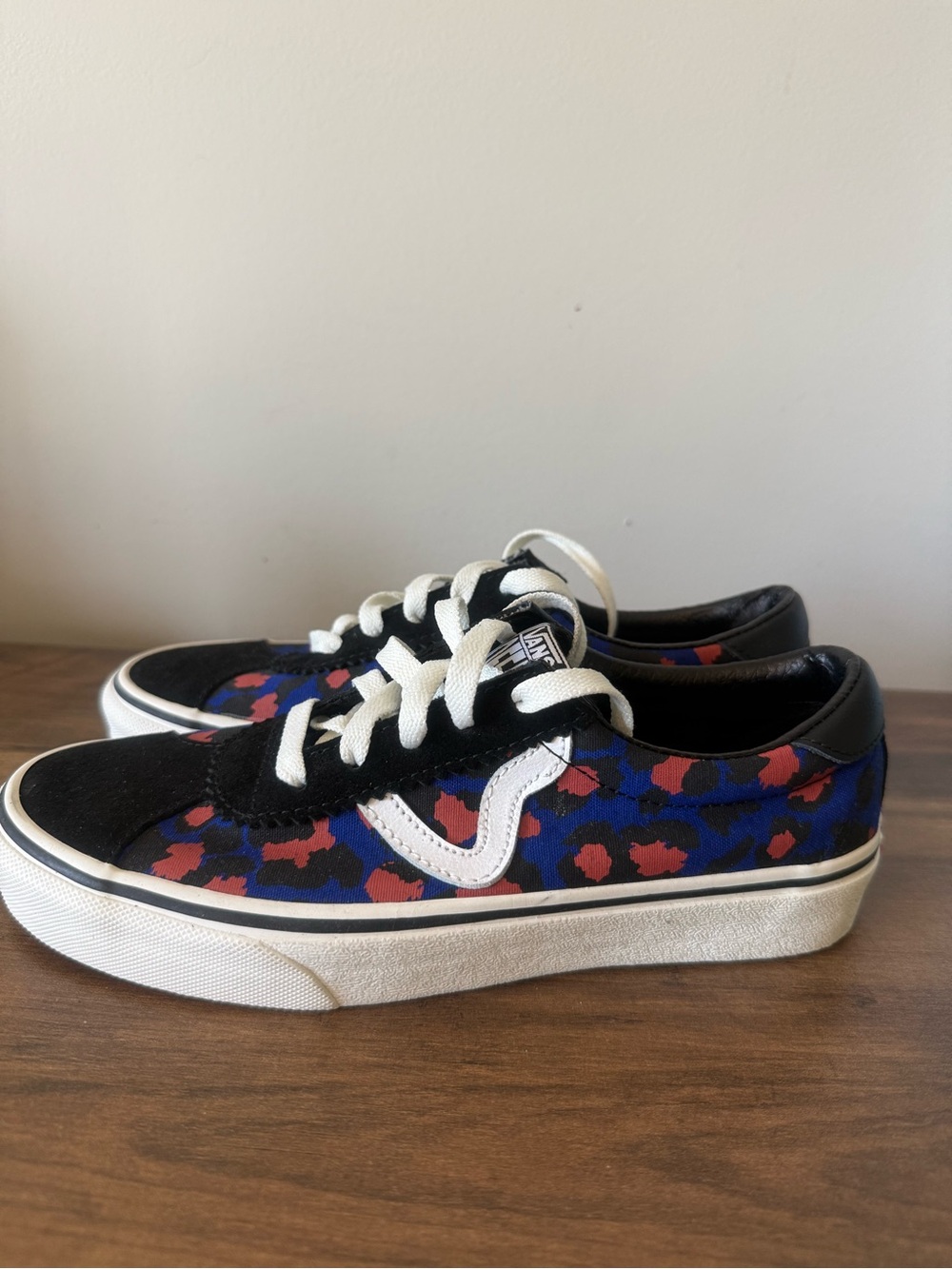 New Vans Kids Low-Top Sneakers in Black Blue Red Leopard Pattern never worn